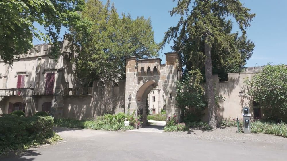 L'entrée du domaine de la Grange Fort, aux Pradeaux